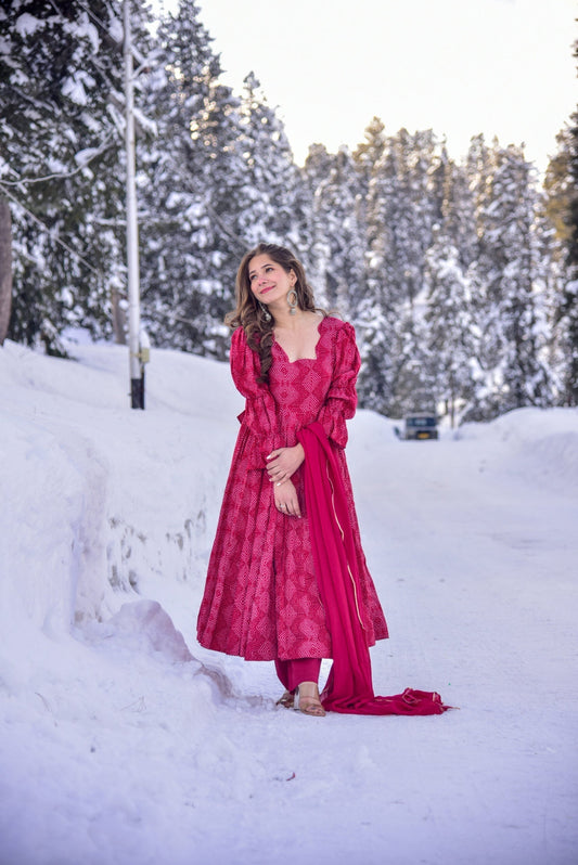 navya pink suit set
