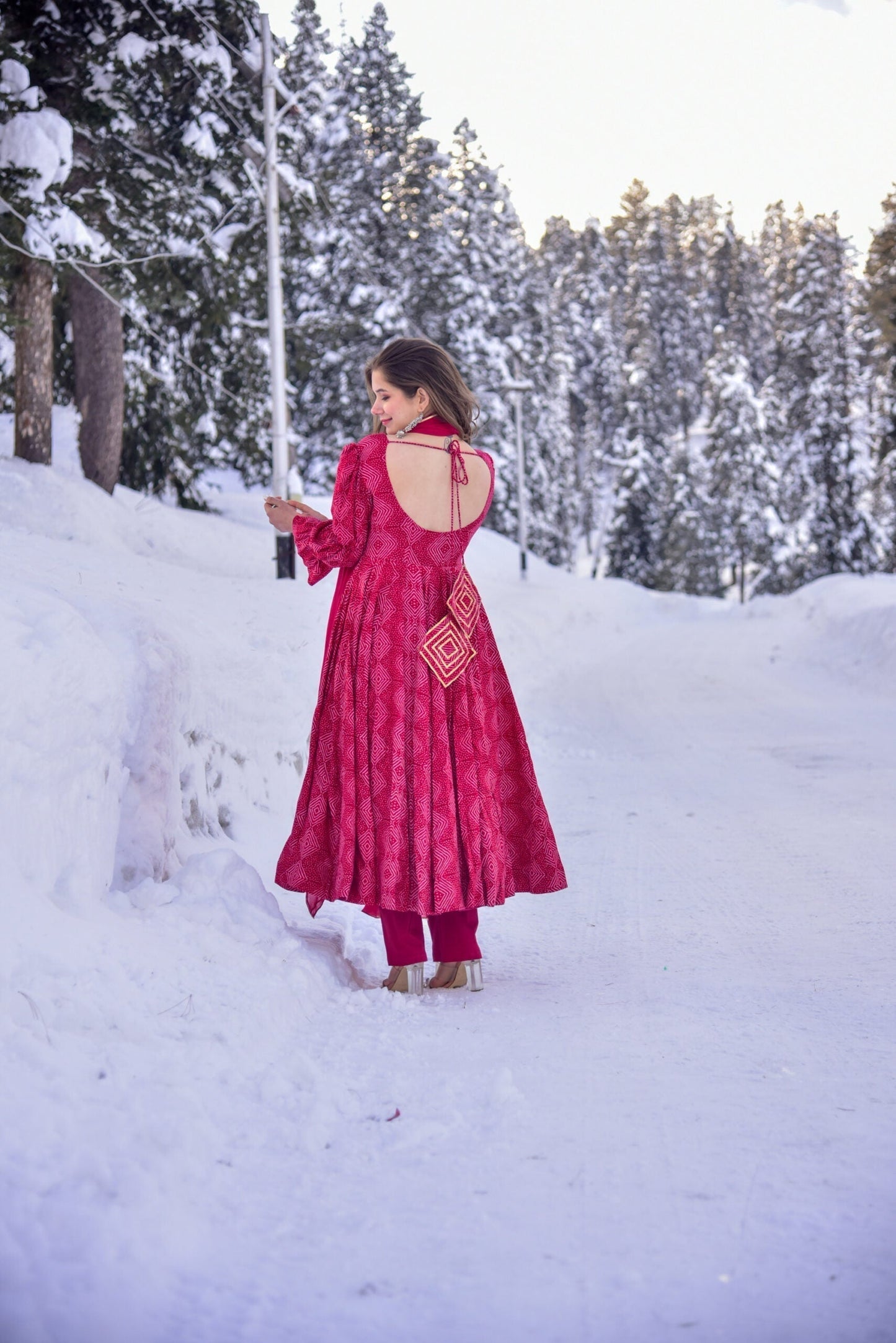 navya pink suit set